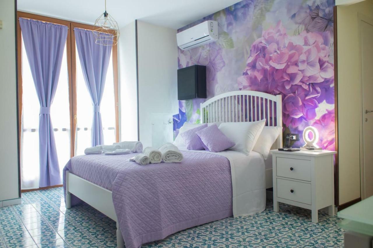 فندق Bed Boutique Napoli Colors الغرفة الصورة