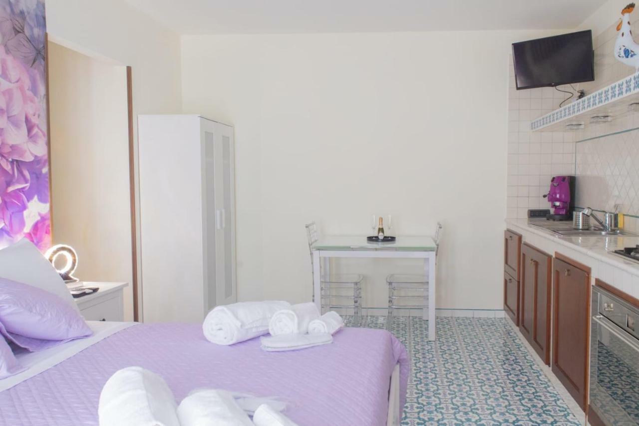 فندق Bed Boutique Napoli Colors الغرفة الصورة